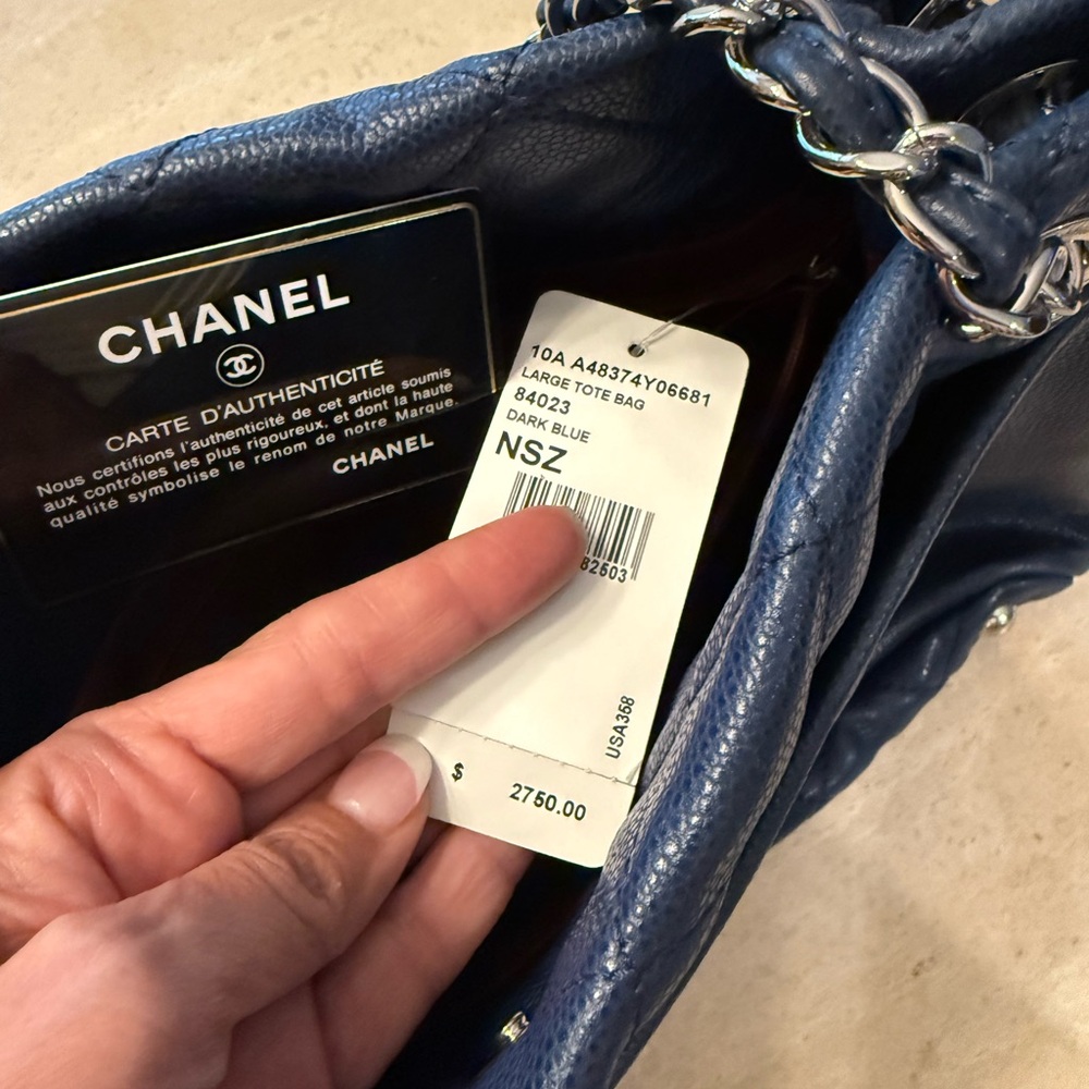 Chanel Dark Blue Quilted Shoulder Bag - Picture 3 of 8